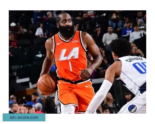 米切尔盛赞哈登改变比赛节奏强调团队力量助推球队走到今天高度新