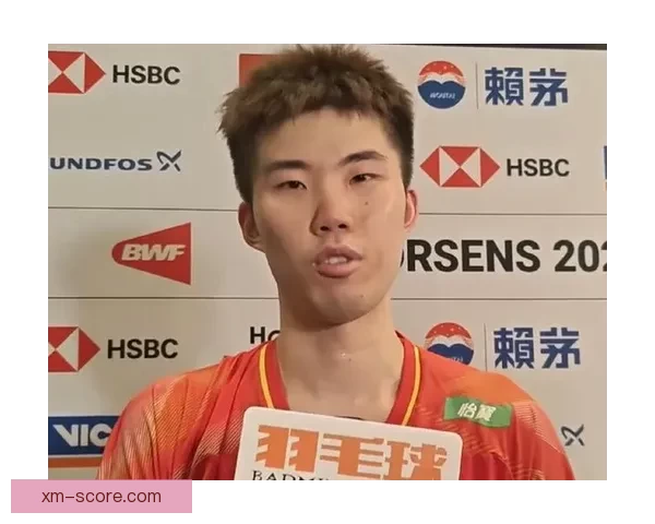 石宇奇捧杯喜笑颜开翁泓阳带伤夺分梁王赠球拍乐开怀 石宇奇捧杯喜笑颜开翁泓阳带伤夺分梁王赠球拍乐开怀